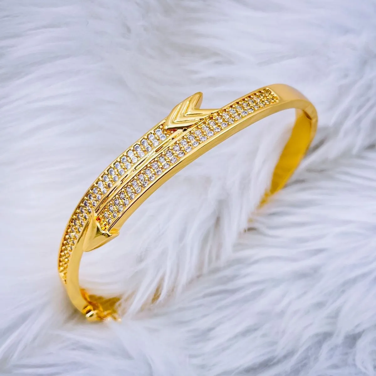 Arrow Cubic Zirconia 18K Gold Copper Openable Kada Bangle for Women