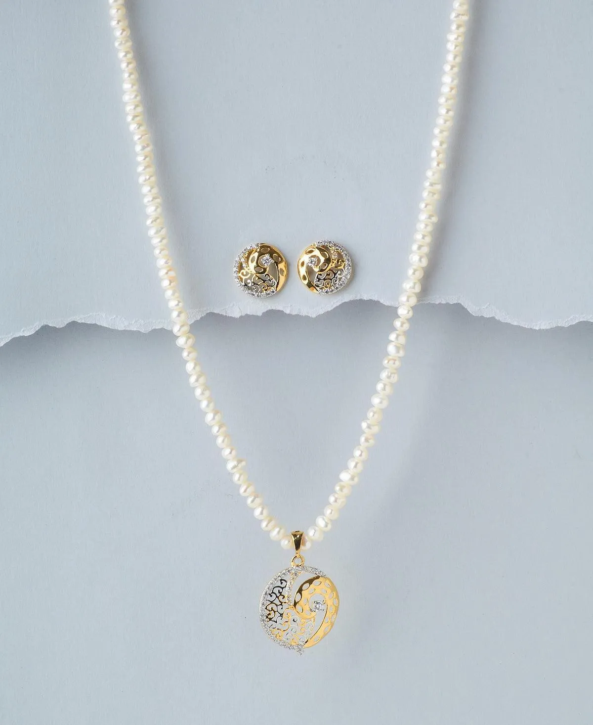 Beautiful Pearl Necklace Set