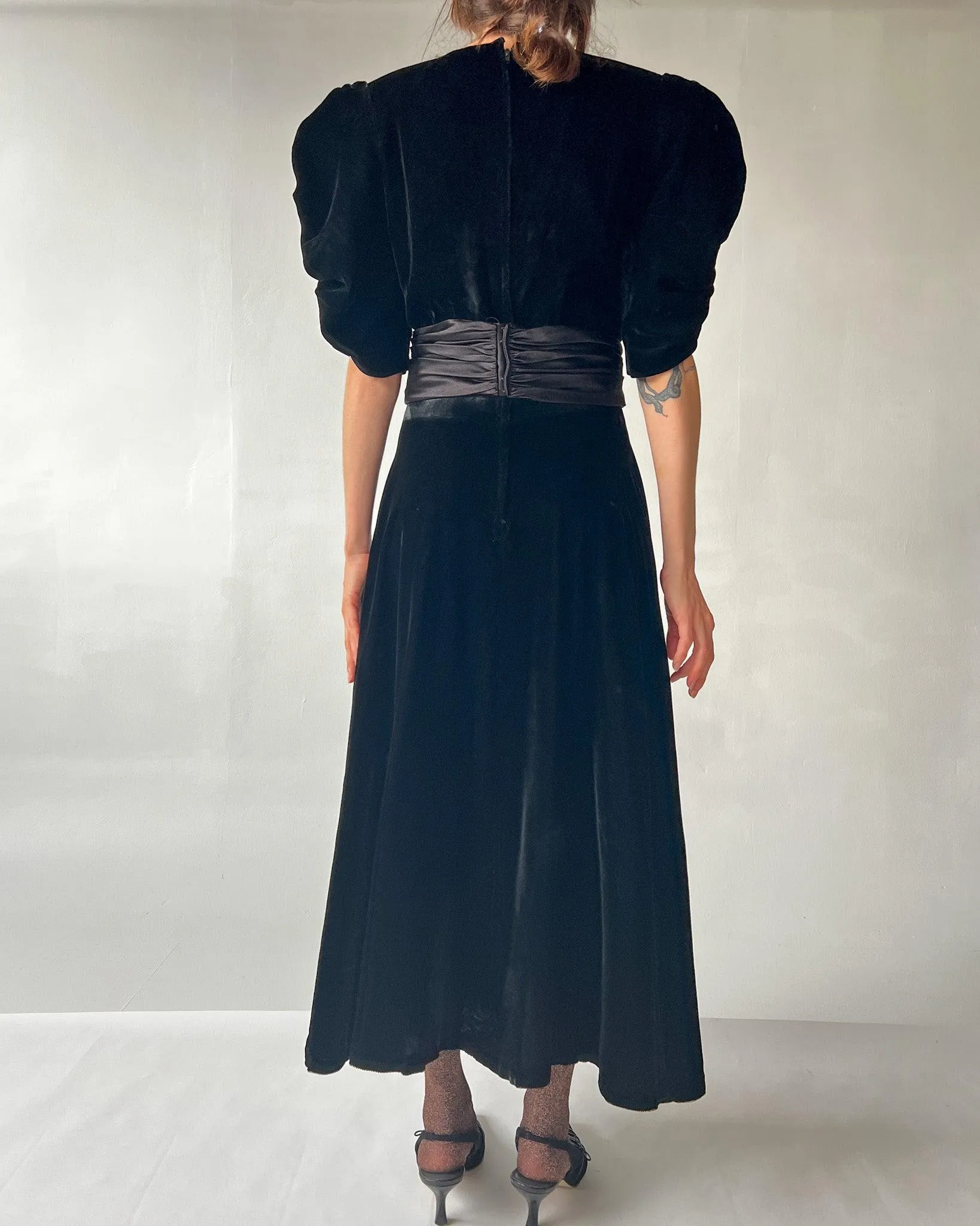 Black Velvet Puff Sleeve Gown (S)