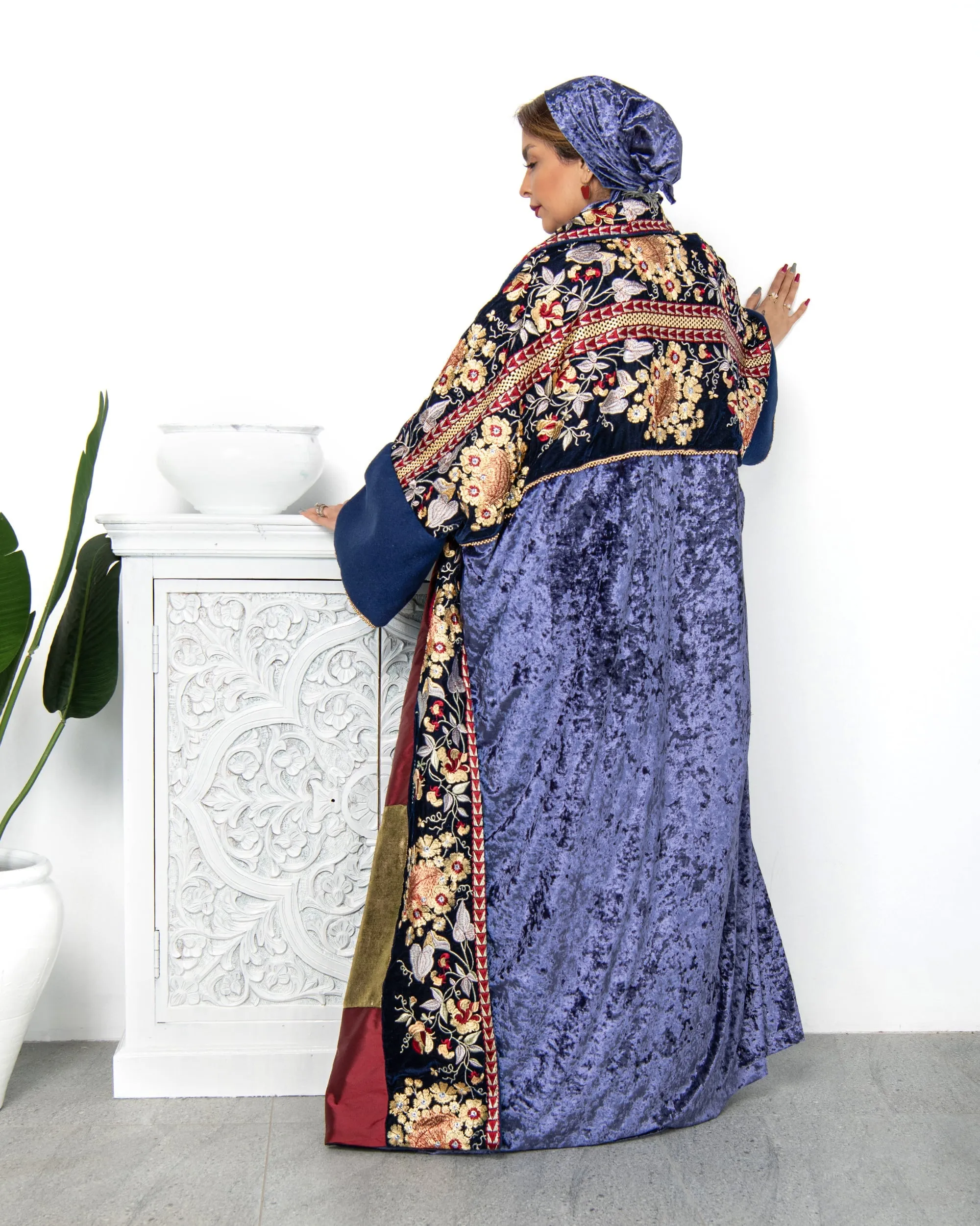 BLUE FLORAL OVERSIZED EMBROIDERED BISHT 2506 - بشت