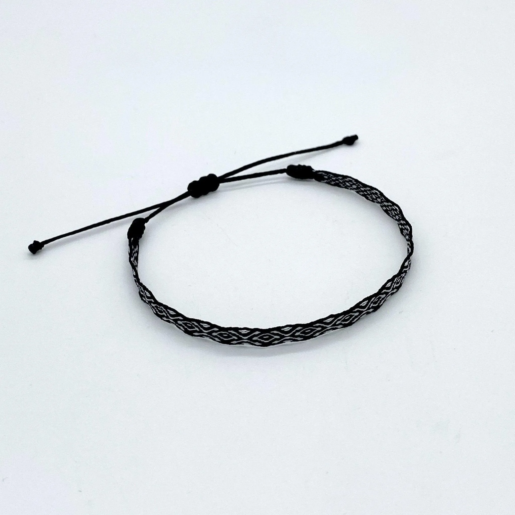 Handmade Purnama Bracelet 21 (Black/White)