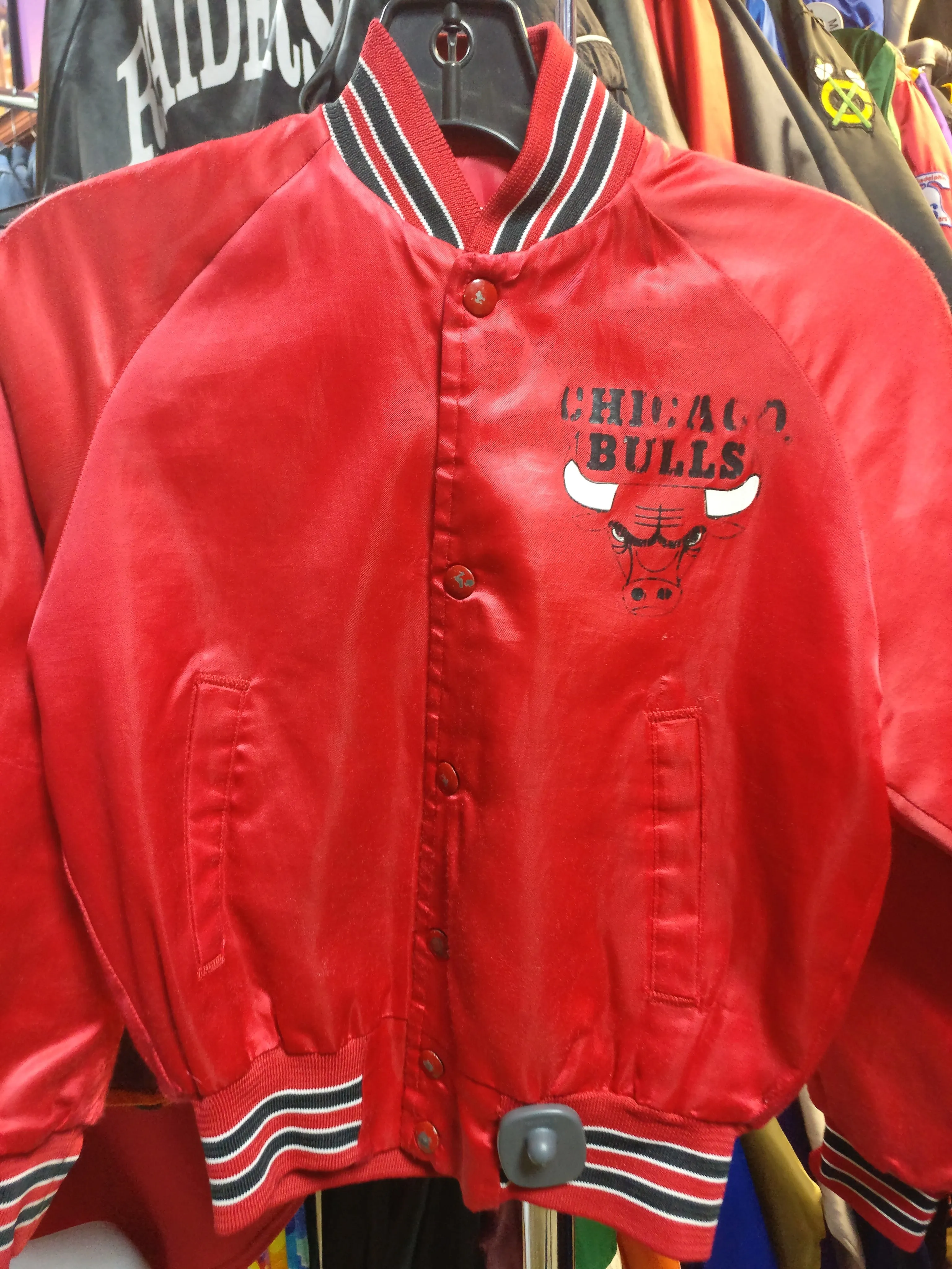 Vintage 80s CHICAGO BULLS NBA Chalk Line Back Print Nylon Jacket 10-12